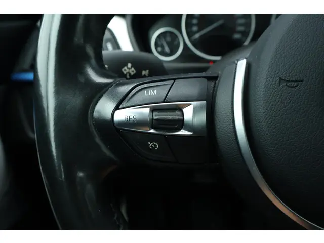 BMW 3 Serie Gran Turismo 320i Executive 2015 Benzine 17