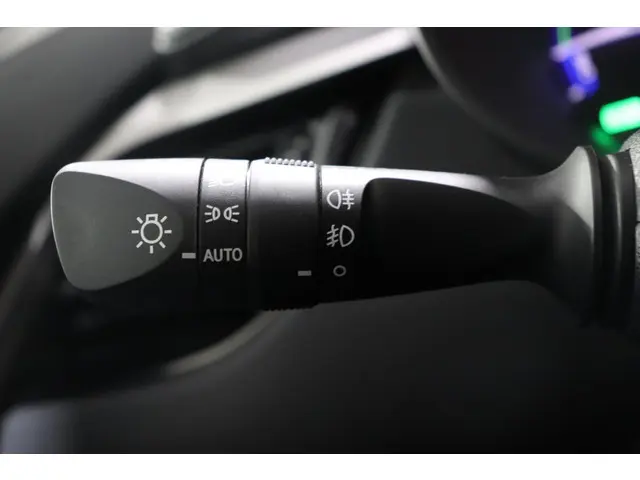 Toyota C-HR 1.8 Hybrid Active, 2022 Hybride Benzine 21