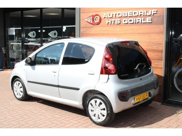 Peugeot 107 1.0 Première Automaat 2012 Benzine 3