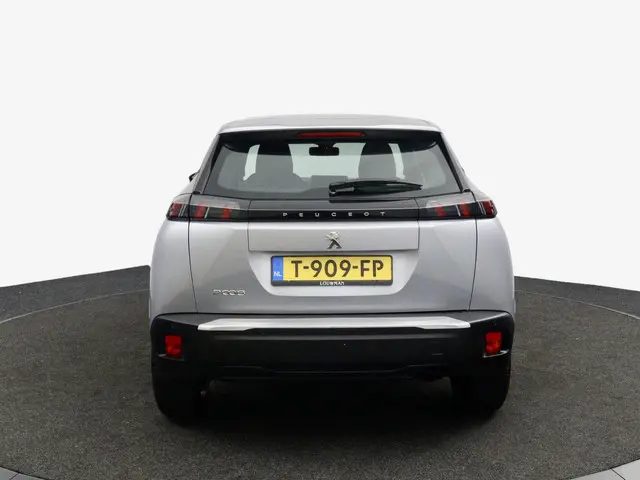 Peugeot 2008 1.2 PureTech Active Pack grijs 2023 Benzine 6