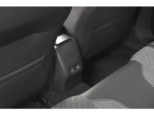 Peugeot 208 PureTech 100 Allure 2024 Benzine 38