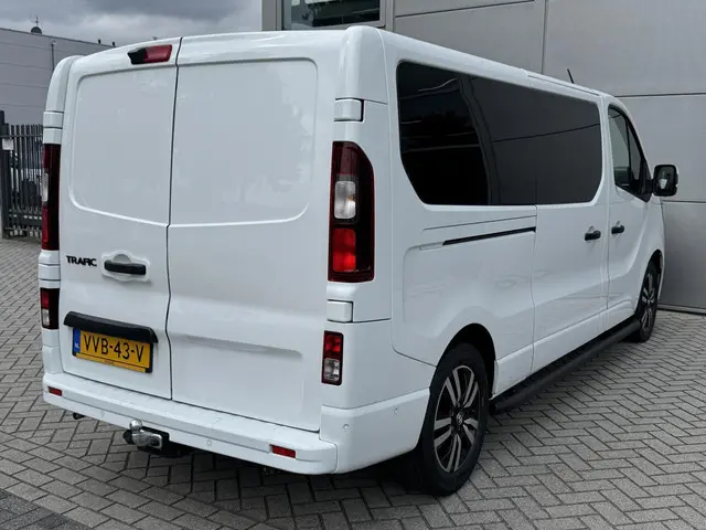Renault Trafic 2.0 dCi 150 EDC L2H1 DC Luxe 2023 Diesel 28