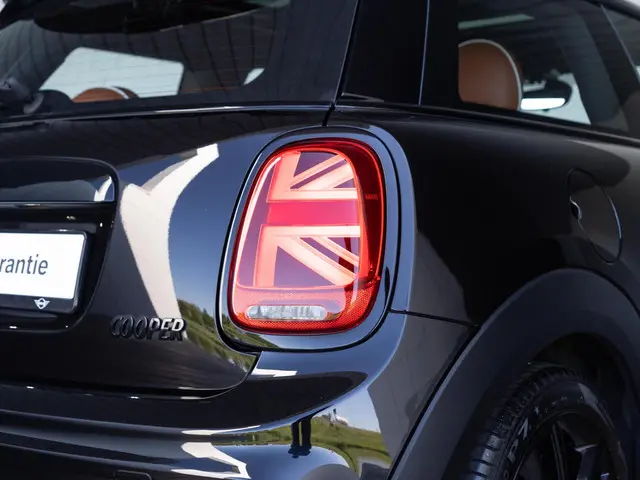MINI 3-Deurs Cooper 2021 Benzine 17