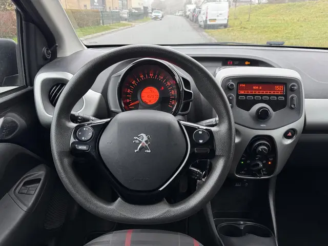 Peugeot 108 1.0 e-VTi Blue Lease 5Drs Airco 2015 Benzine 8