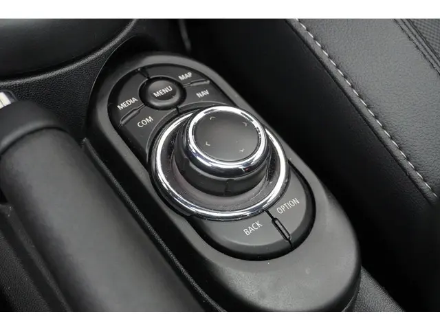 MINI 5-Deurs Cooper 2022 Benzine 12