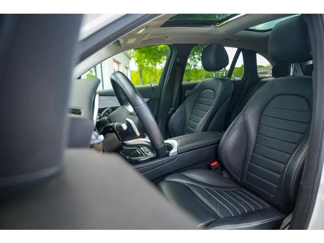 Mercedes-Benz GLC 300e 4MATIC 2022 Hybride Benzine 8