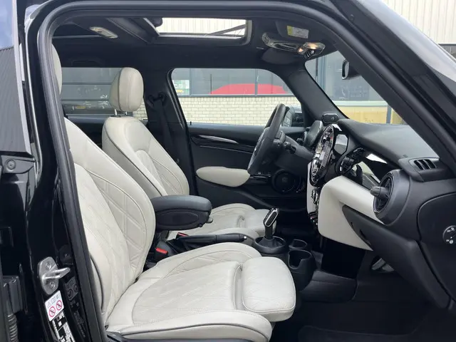 MINI Cooper 1.5 Classic 2023 Benzine 34