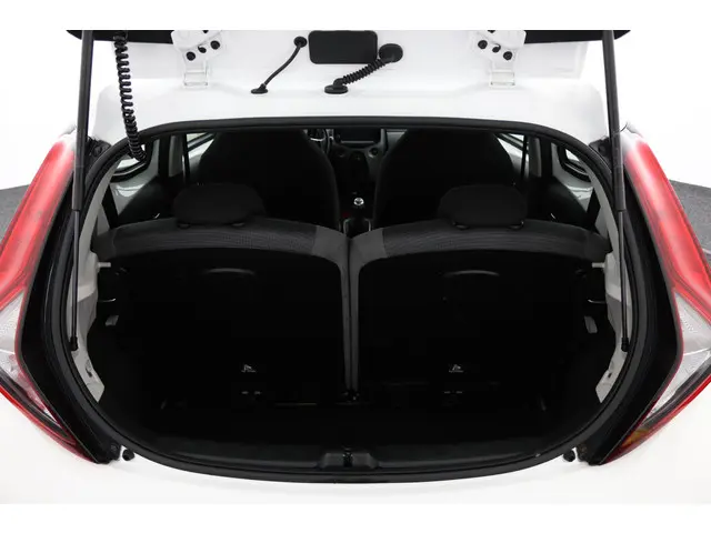 Toyota Aygo 1.0 VVT-i x-play 2022 Benzine 23