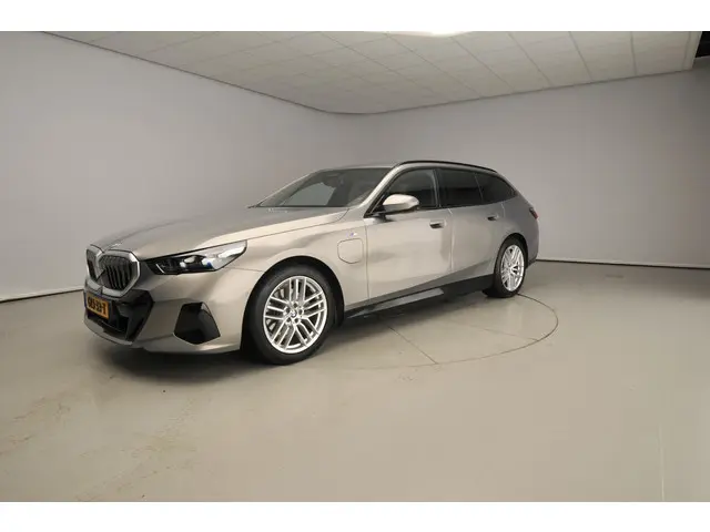 BMW 5 Serie Touring 530e 2024 Hybride Benzine 44