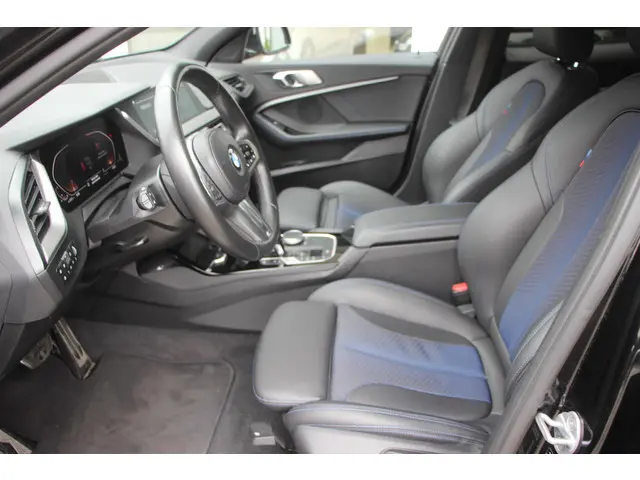 BMW 1 Serie 118i Executive Edition 2021 Benzine 7