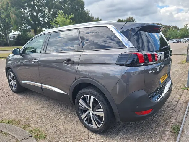 Peugeot 5008 3