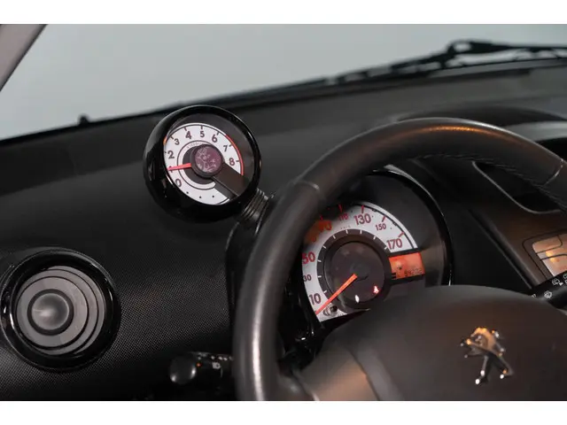 Peugeot 107 1.0 Envy 2013 Benzine 11