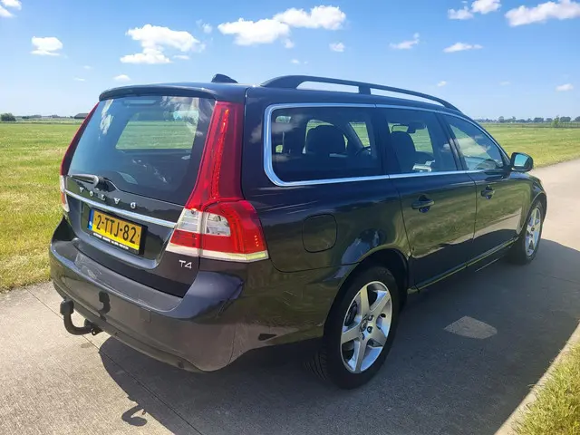 Volvo V70 1.6 T4 Nordic+ navi trekhaak 17"LMV 2014 Benzine 2
