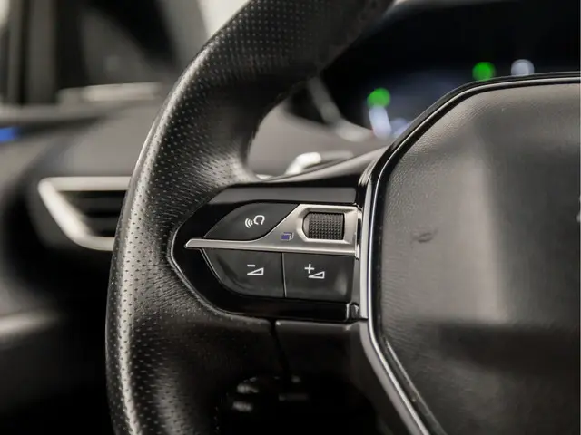 Peugeot 3008 1.6 e-THP GT Line 2018 Benzine 19