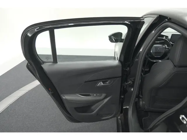 Peugeot 208 PureTech 130 EAT8 GT-Line 2020 Benzine 67