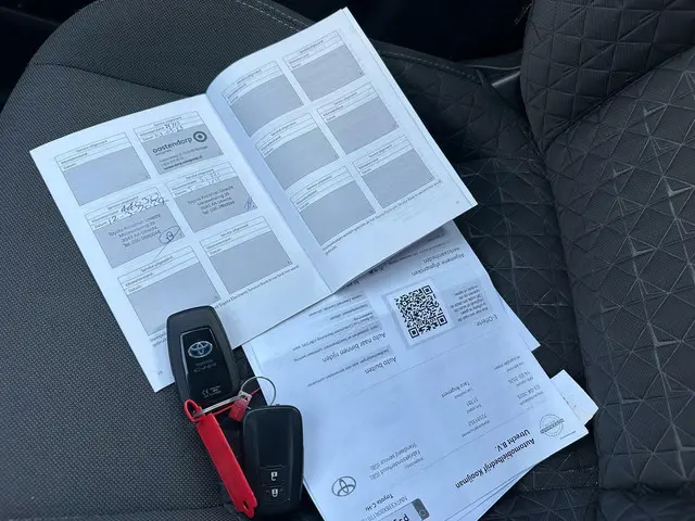 Toyota C-HR 1.8 Hybrid Dynamic 2022 Hybride Benzine 37