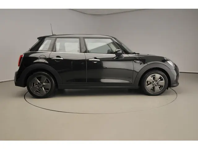 MINI 5-Deurs Cooper 2023 Benzine 4