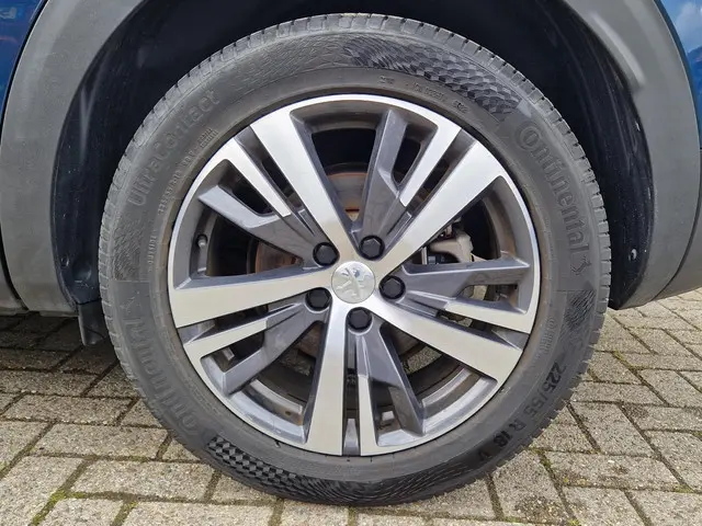 Peugeot 3008 1.2 PureTech Allure Pack 2023 Benzine 28