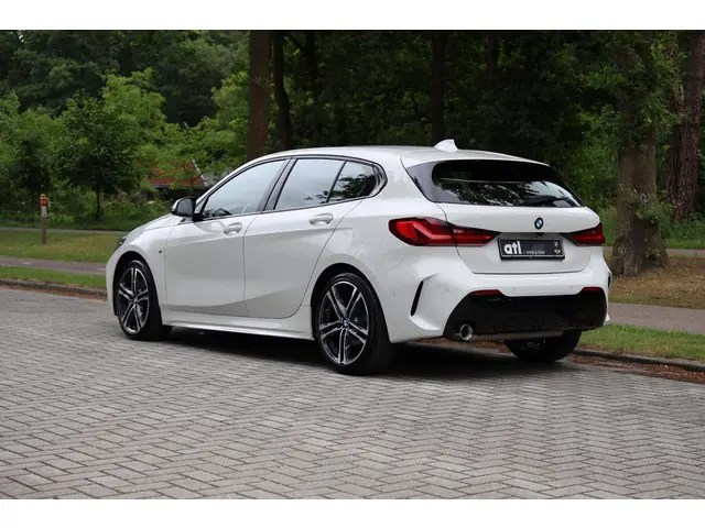 BMW 1 Serie 116i High Executive 2022 Benzine 4