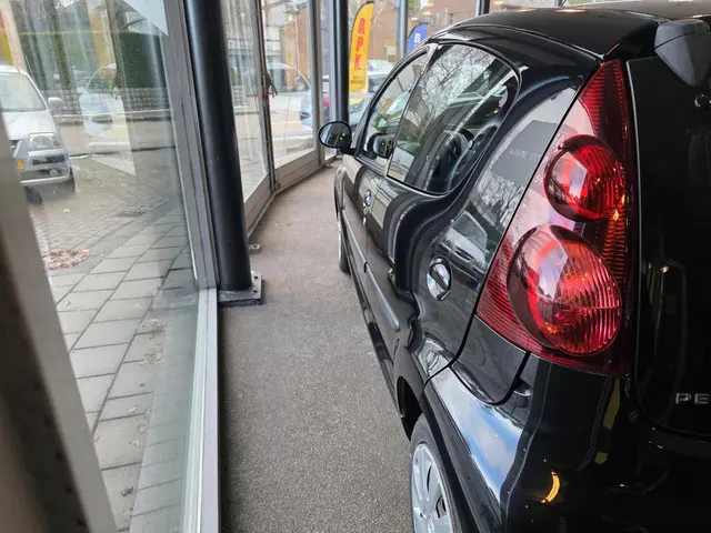 Peugeot 107 1.0 Envy 2013 Benzine 6