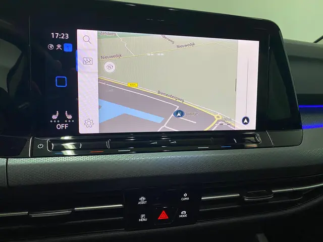 Volkswagen Golf 1.5 eTSI Active 2023 Benzine 19