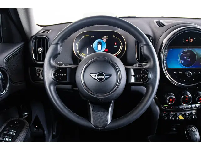 MINI Countryman Cooper SE ALL4 2022 Hybride Benzine 32