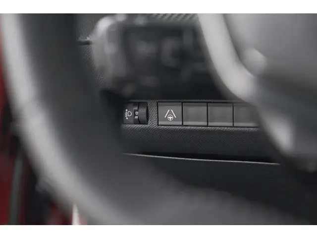 Peugeot 2008 1.2 Hybrid 145 Allure 2025 Hybride Benzine 42