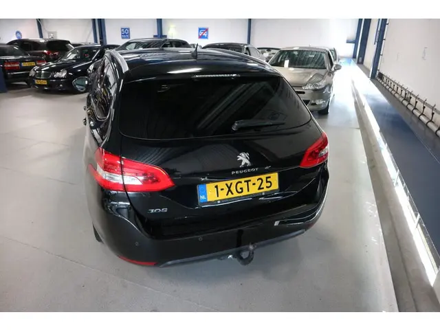 Peugeot 308 SW 1.2 e- PANO + NAV + CAM + TREKHAAK ! ! ! 2014 Benzine 16