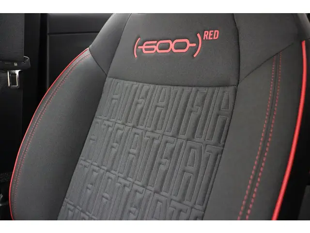 Fiat 600e RED 54 kWh 2023 Elektrisch 32