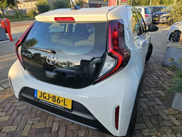 Toyota Aygo X 1.0 VVT-i S-CVT Play,(btw auto) 2025 Benzine 9
