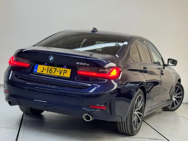 BMW 3 Serie 330e eDrive Edition 2020 Hybride Benzine 9