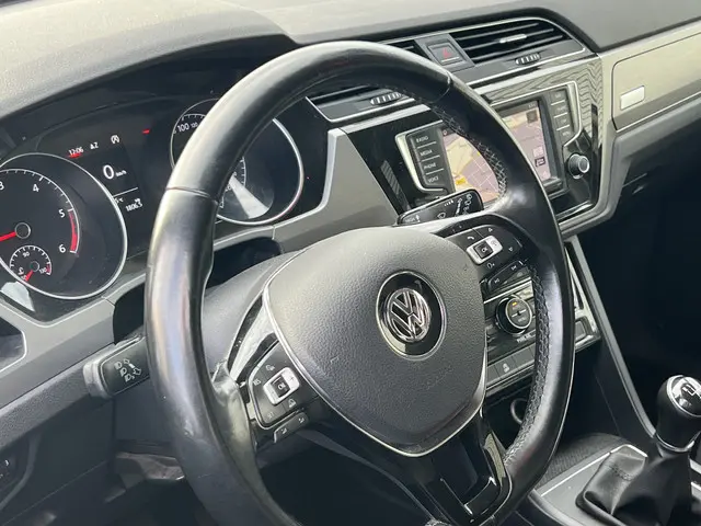 Volkswagen Touran 1.6 TDI SCR Highline 7p 2016 Diesel 3