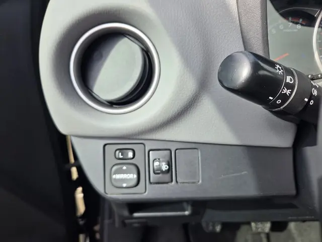 Toyota Yaris 1.0 VVT-i Aspiration 2015 Benzine 10