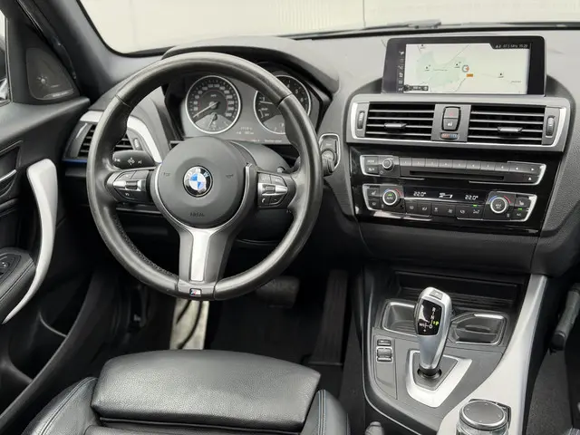 BMW 1 Serie 120i M Sport High Executive 2017 Benzine 13