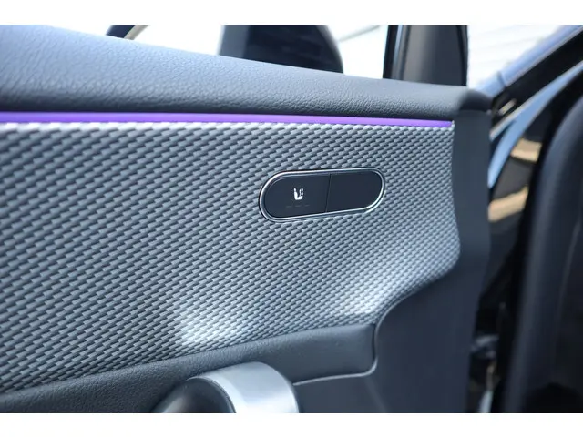 Mercedes-Benz A-Klasse 250 e Luxury 2021 Hybride Benzine 13