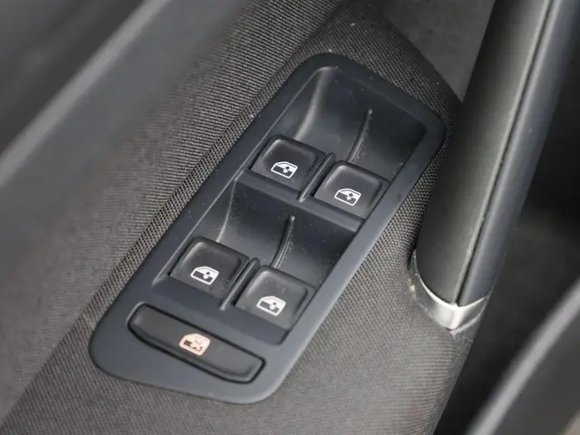 Volkswagen e-Golf E-DITION 100kW/136PK 2020 Elektrisch 19