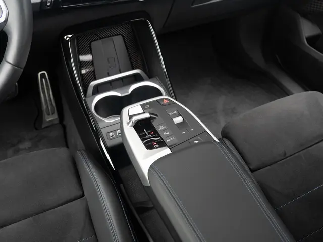 BMW X1 xDrive25e 2025 Hybride Benzine 12