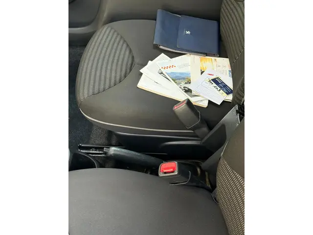 Peugeot 107 1.0 Access Accent 2014 Benzine 9