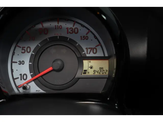 Peugeot 107 1.0 Envy 2013 Benzine 20