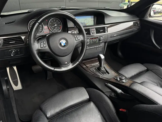 BMW 3 Serie Cabrio 325i High Executive 2012 Benzine 3
