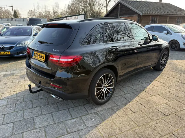 Mercedes-Benz GLC 250 4MATIC Premium 2019 Benzine 3