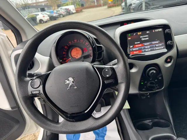Peugeot 108 1.0 e-VTi Active Airco, Carplay 2014 Benzine 23