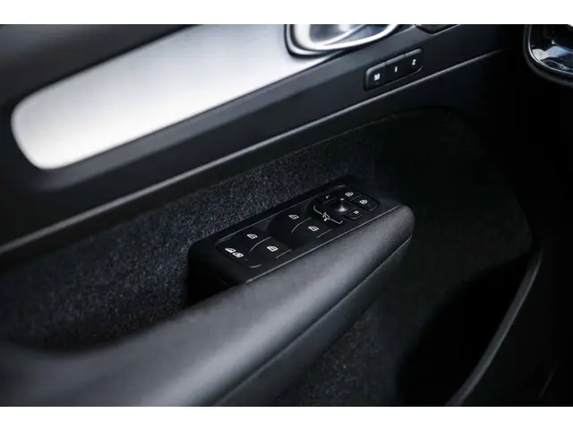 Volvo XC40 2.0 B4 Plus Dark 2025 Benzine 24