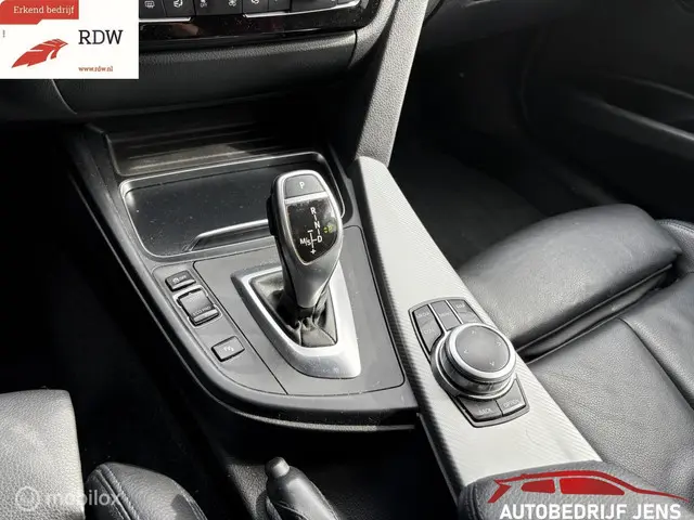 BMW 3 Serie Touring 320i M Sport Edition 2019 Benzine 13