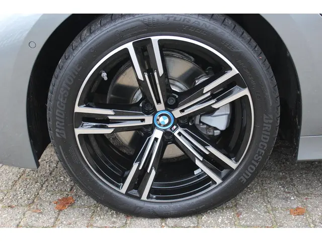 BMW 3 Serie Touring 320e M-Sport 2024 Hybride Benzine 12