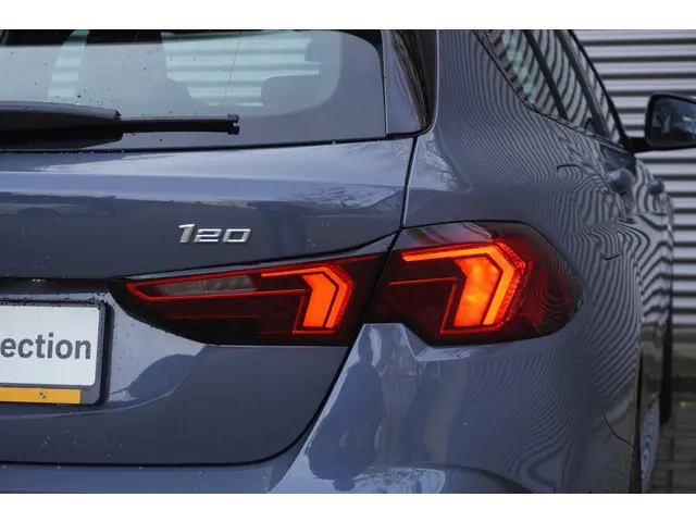 BMW 1 Serie 120 2024 Benzine 23
