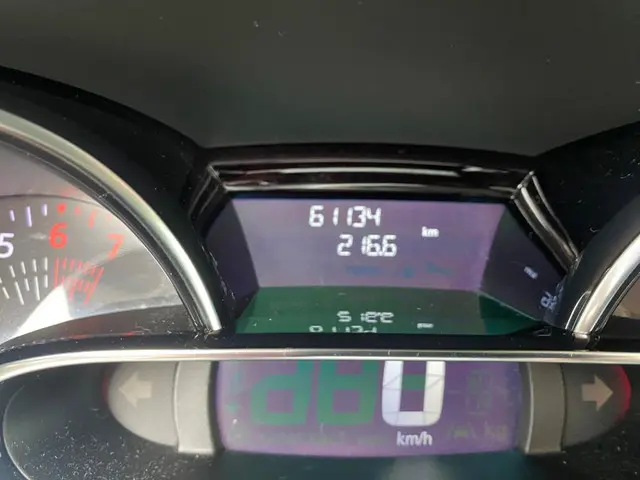 Renault Clio 0.9 TCe Zen Navigatie 2017 Benzine 8