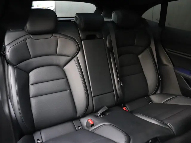 Porsche Taycan Sport Turismo 79 kWh 2022 Elektrisch 18