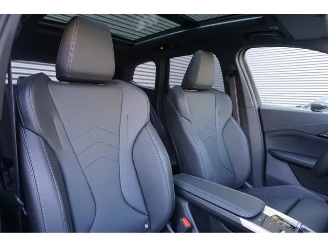 BMW iX1 xDrive30 2025 Elektrisch 8