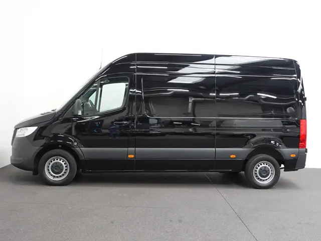 Mercedes-Benz Sprinter L2H2 2022 Diesel 38